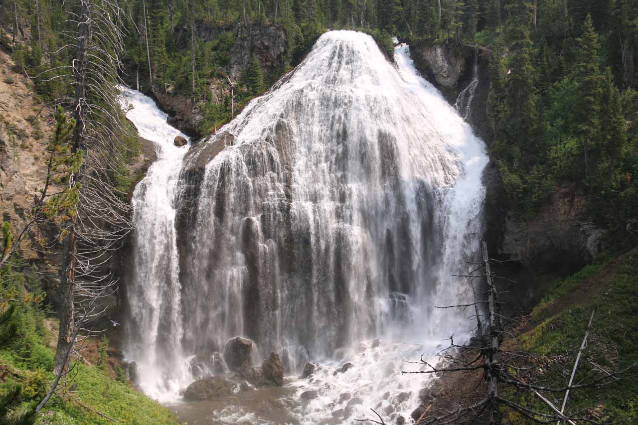 Does Yellowstone National Park Have Waterfalls?